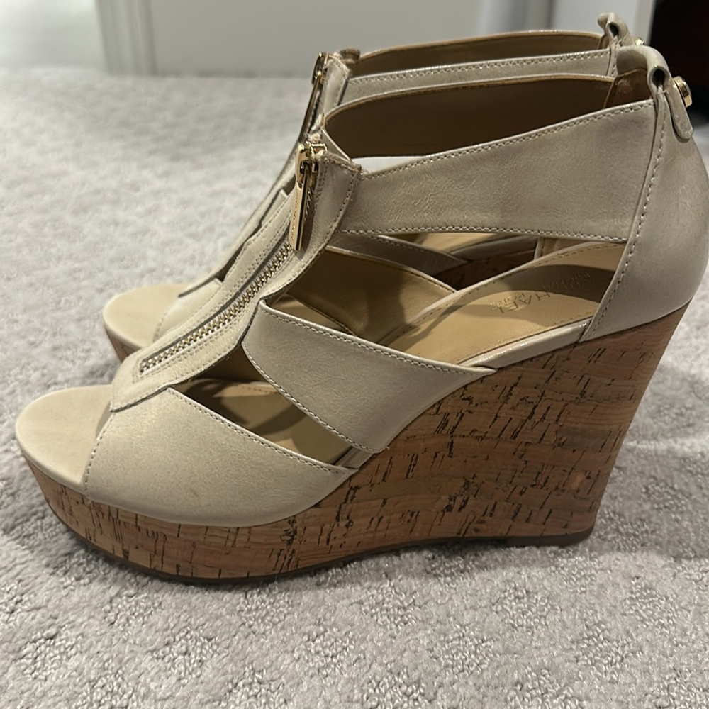 Fall sale!!! Micheal Micheal Kors wedge Sandals